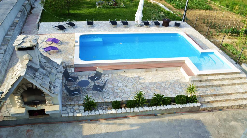 Villa Bubalo Оміш Екстер'єр фото
